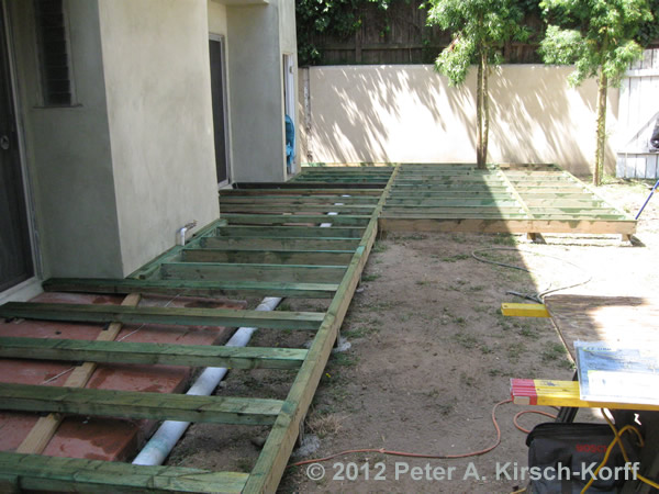 Back yard deck framing - Los Angeles Wood Deck Builder